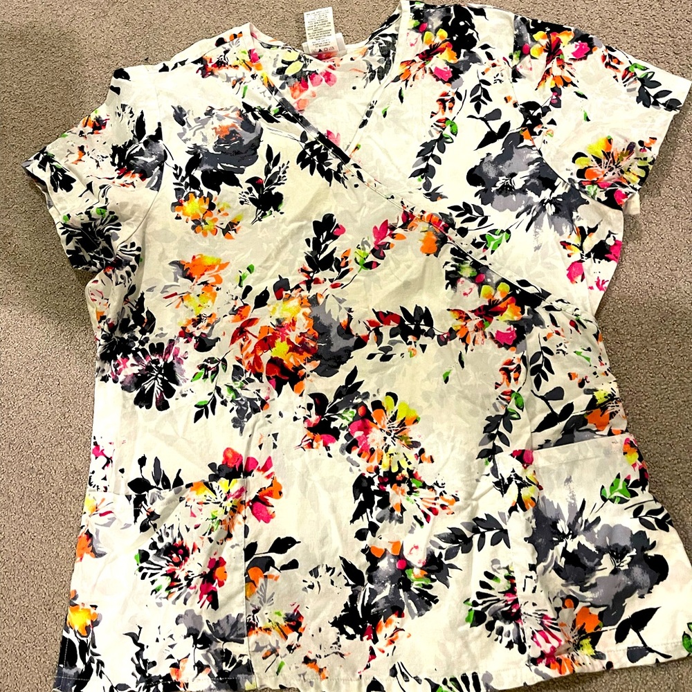 Floral Scrub Top Size XL